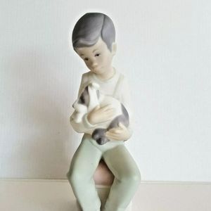 LLADRO 1991 Daisa Golden Memories BOY HOLDING DOG